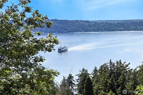 8261 Northrop Place SW Seattle WA 98136
