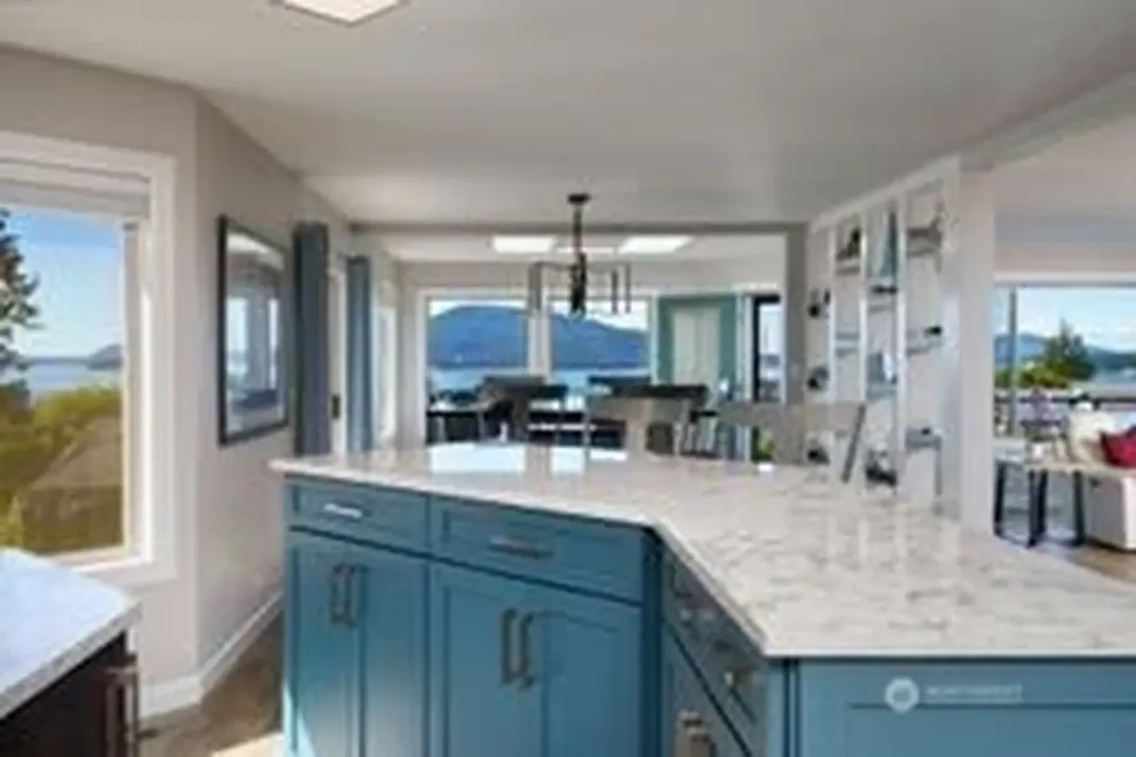 4211 Glasgow Way Anacortes WA 98221