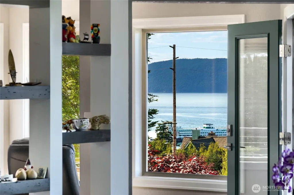 4211 Glasgow Way Anacortes WA 98221