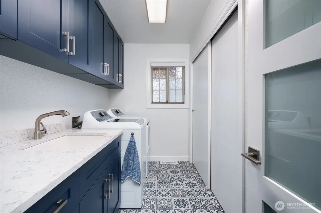 4211 Glasgow Way Anacortes WA 98221
