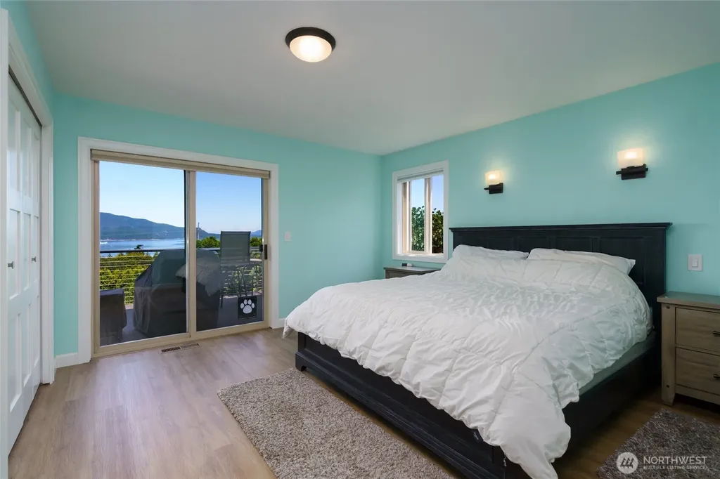 4211 Glasgow Way Anacortes WA 98221