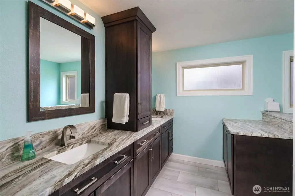 4211 Glasgow Way Anacortes WA 98221