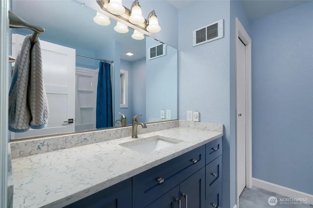 4211 Glasgow Way Anacortes WA 98221