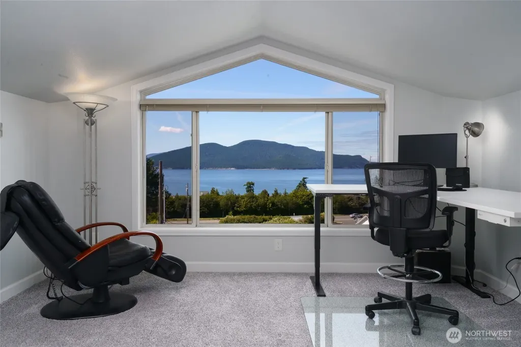 4211 Glasgow Way Anacortes WA 98221