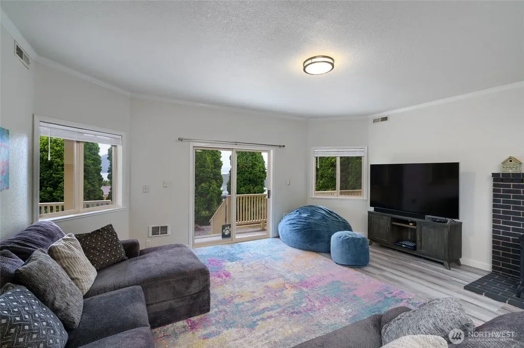 4211 Glasgow Way Anacortes WA 98221