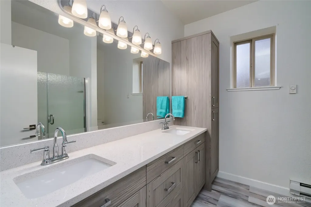 4211 Glasgow Way Anacortes WA 98221