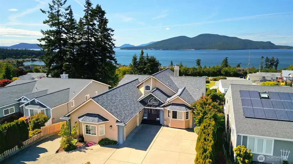 4211 Glasgow Way Anacortes WA 98221