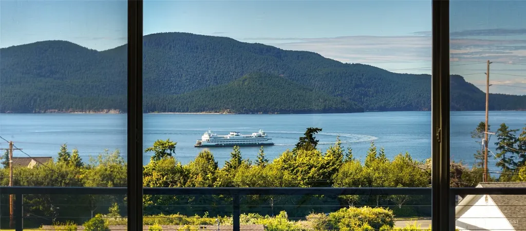 4211 Glasgow Way Anacortes WA 98221