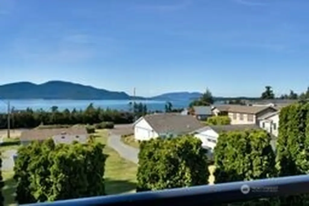 4211 Glasgow Way Anacortes WA 98221