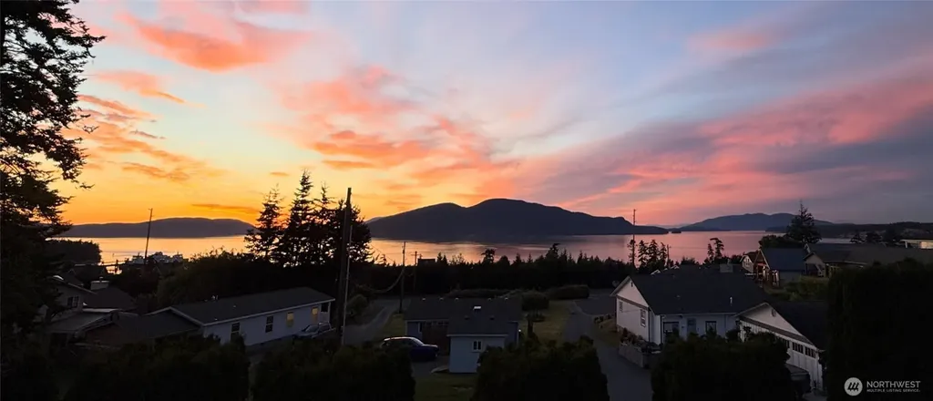 4211 Glasgow Way Anacortes WA 98221
