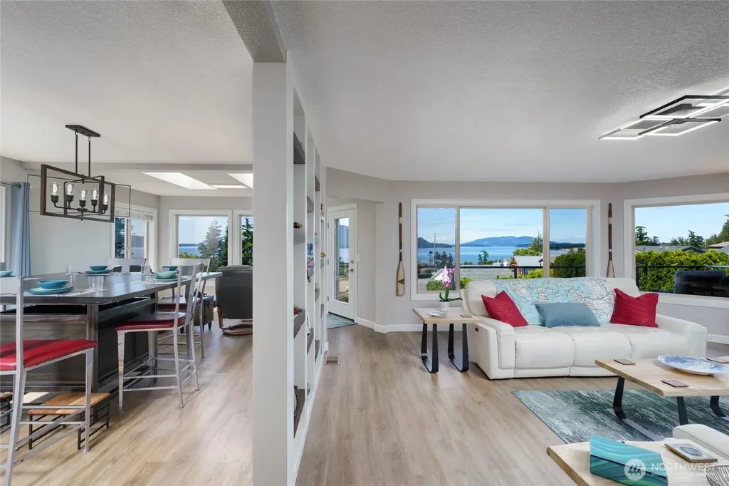 4211 Glasgow Way Anacortes WA 98221