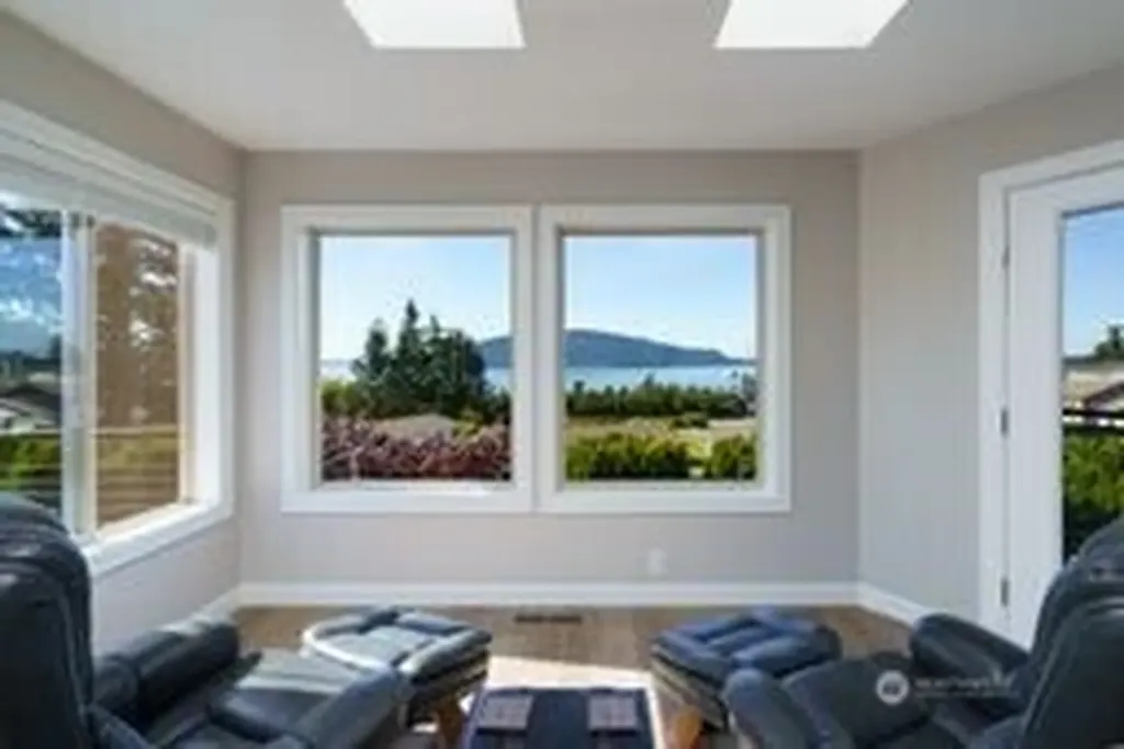 4211 Glasgow Way Anacortes WA 98221