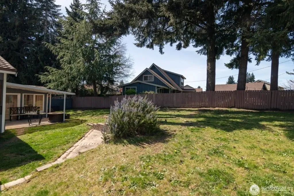 1427 33rd Avenue Ct SW Puyallup WA 98373