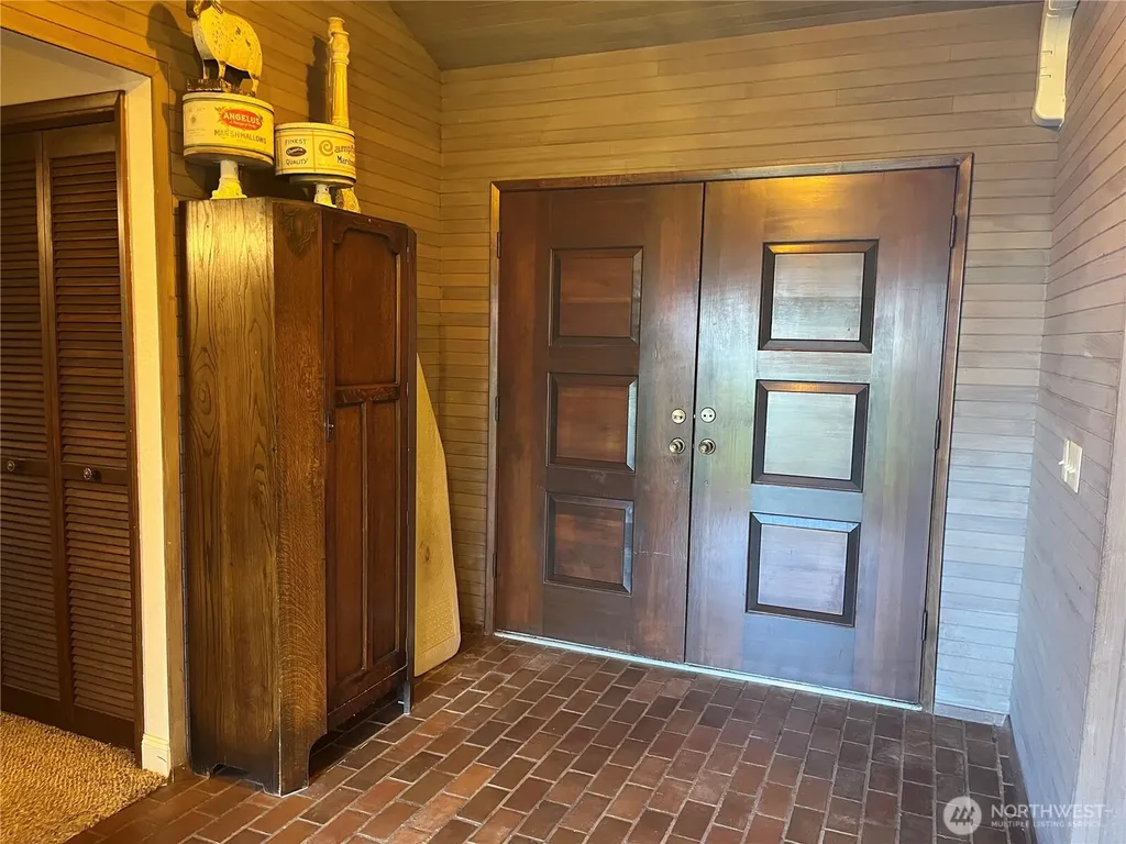 615 Arrowhead Road Camano Island WA 98282