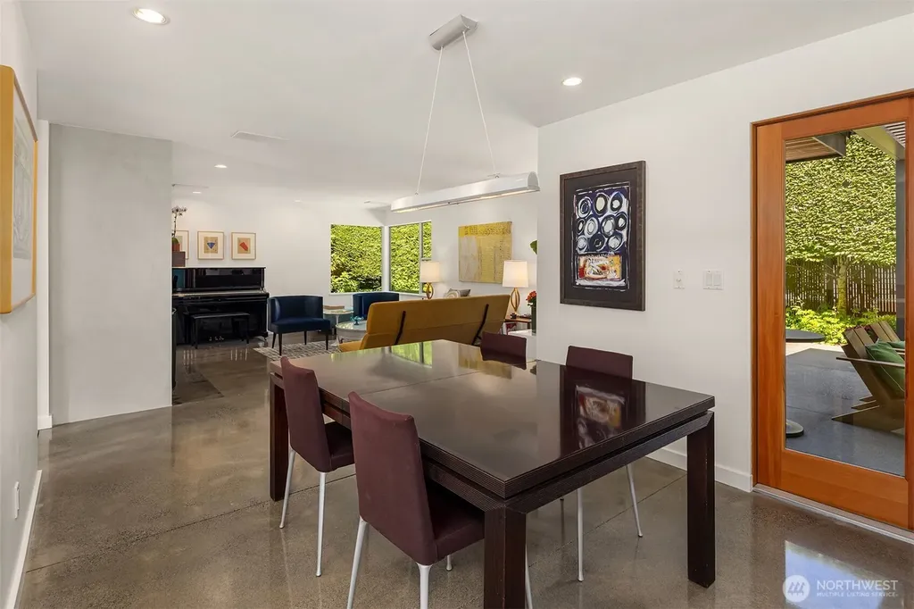 8052 Ridge Drive NE Seattle WA 98115