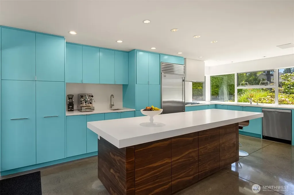 8052 Ridge Drive NE Seattle WA 98115