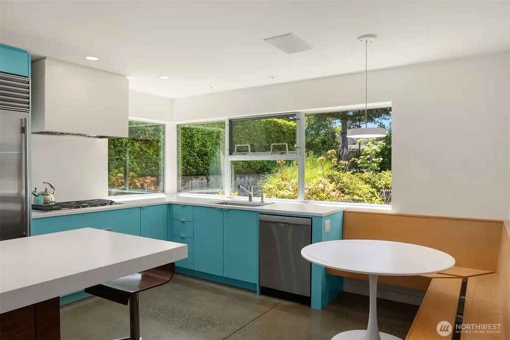8052 Ridge Drive NE Seattle WA 98115