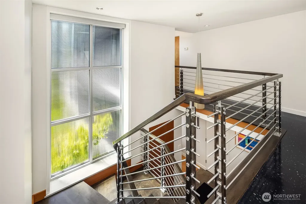 8052 Ridge Drive NE Seattle WA 98115