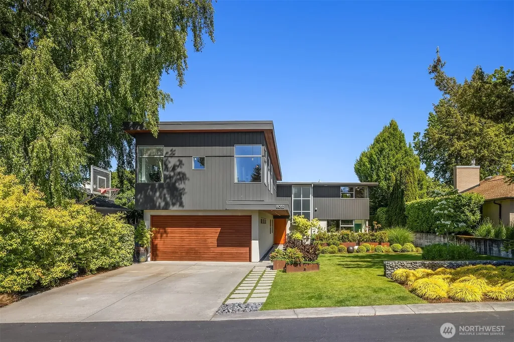 8052 Ridge Drive NE Seattle WA 98115