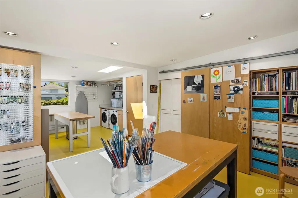 8052 Ridge Drive NE Seattle WA 98115