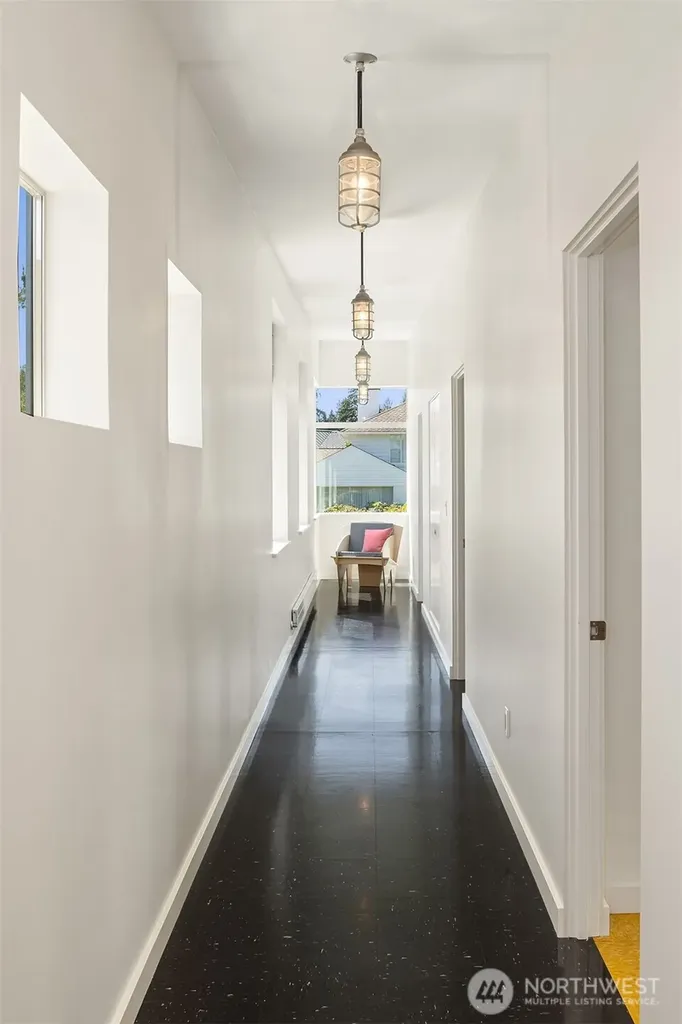 8052 Ridge Drive NE Seattle WA 98115