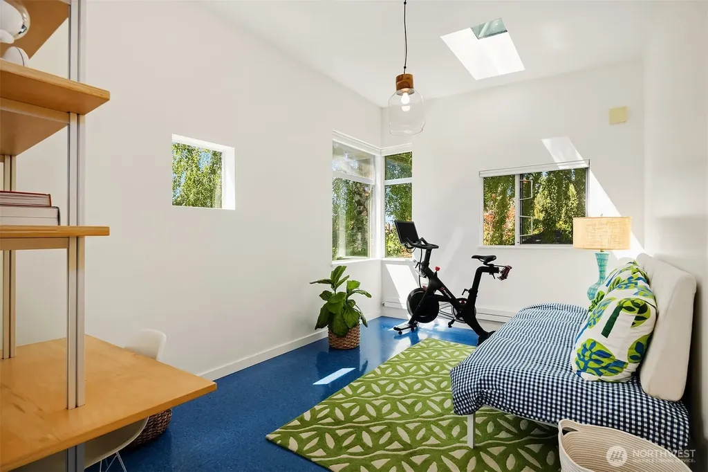 8052 Ridge Drive NE Seattle WA 98115