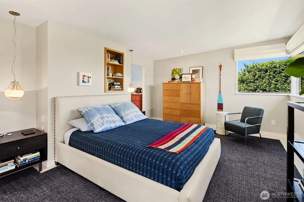 8052 Ridge Drive NE Seattle WA 98115
