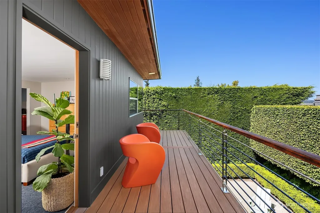 8052 Ridge Drive NE Seattle WA 98115