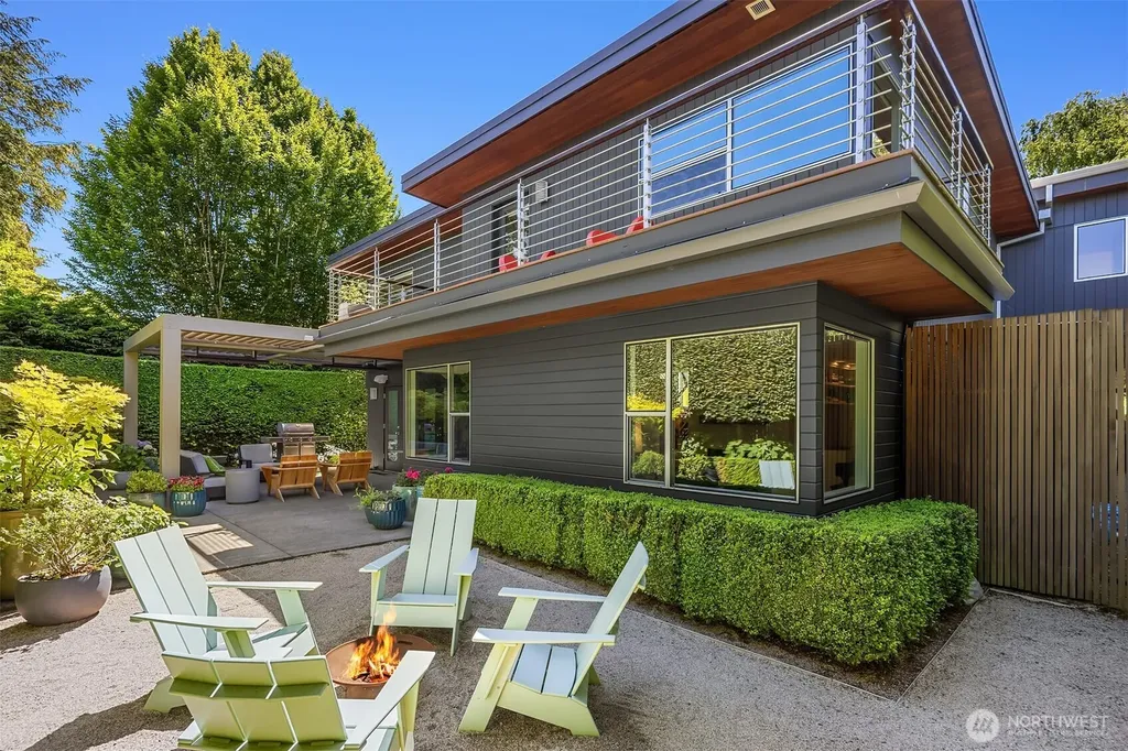 8052 Ridge Drive NE Seattle WA 98115