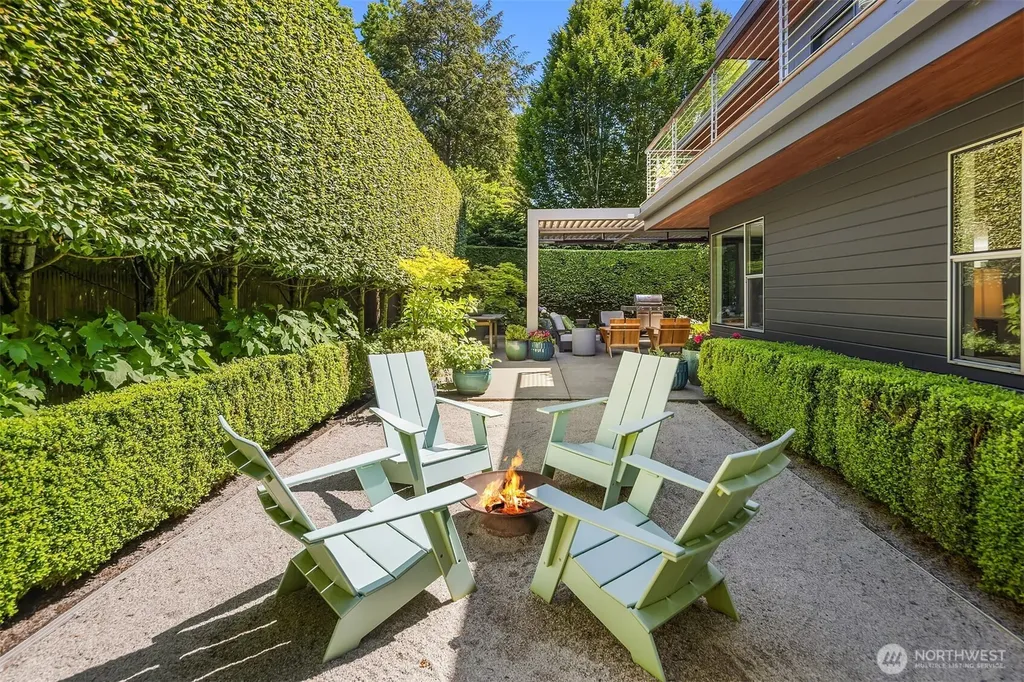 8052 Ridge Drive NE Seattle WA 98115