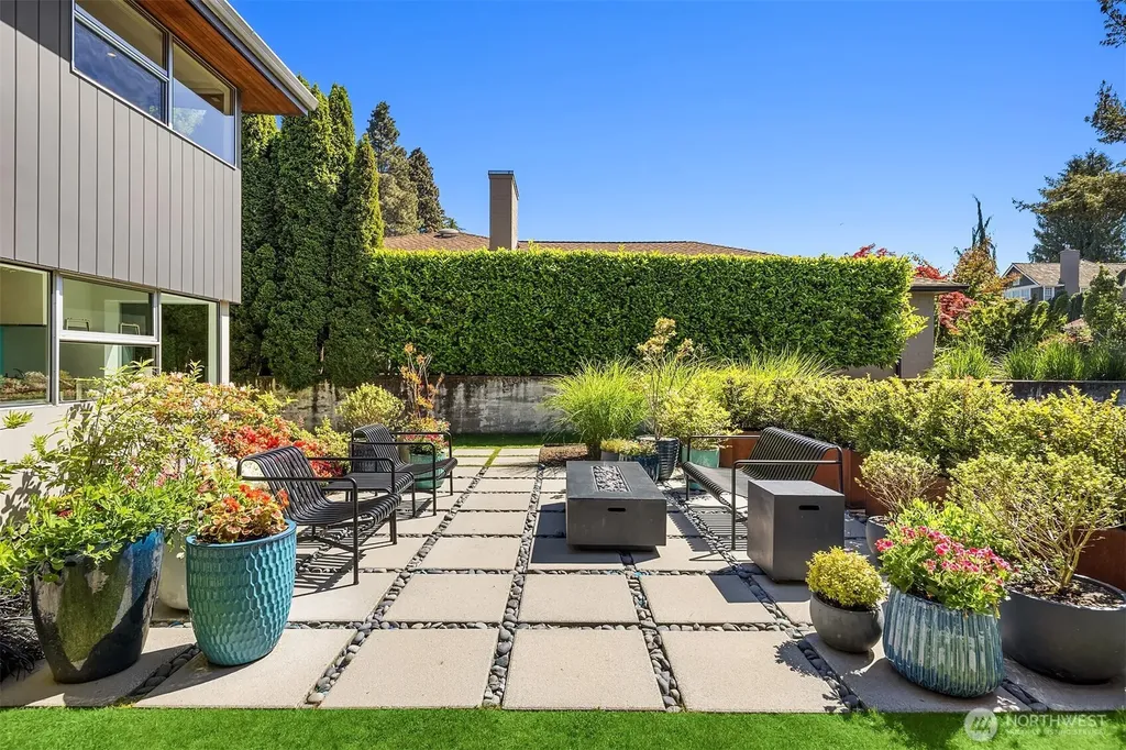 8052 Ridge Drive NE Seattle WA 98115