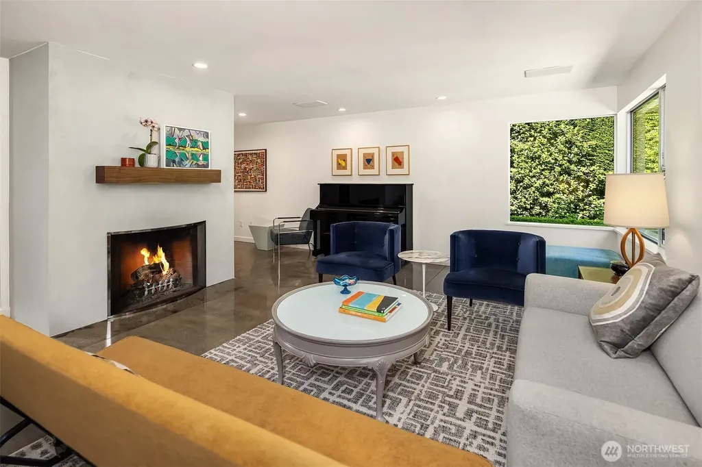8052 Ridge Drive NE Seattle WA 98115
