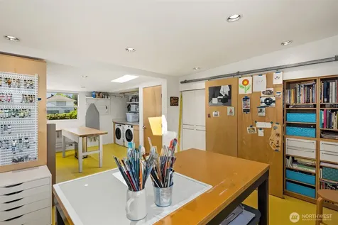 8052 Ridge Drive NE Seattle WA 98115