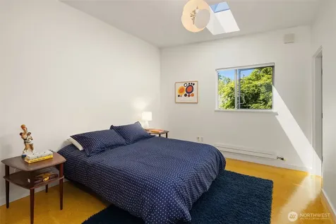 8052 Ridge Drive NE Seattle WA 98115