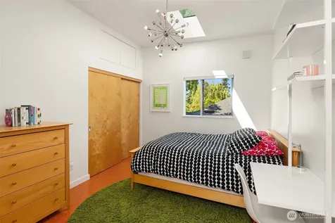 8052 Ridge Drive NE Seattle WA 98115