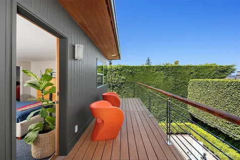 8052 Ridge Drive NE Seattle WA 98115