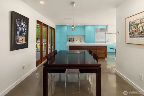 8052 Ridge Drive NE Seattle WA 98115