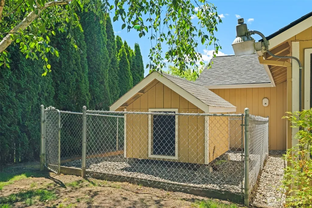 4929 Enetai Avenue NE Tacoma WA 98422