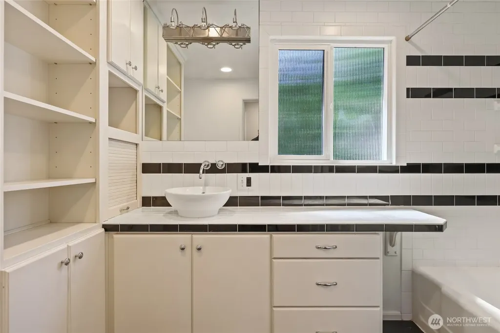 10004 Lake Steilacoom Drive SW Lakewood WA 98498