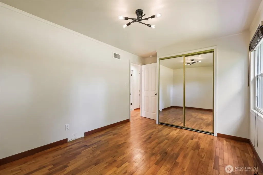 10004 Lake Steilacoom Drive SW Lakewood WA 98498