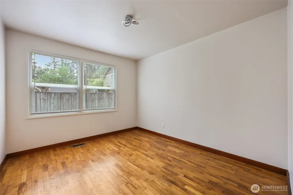 10004 Lake Steilacoom Drive SW Lakewood WA 98498