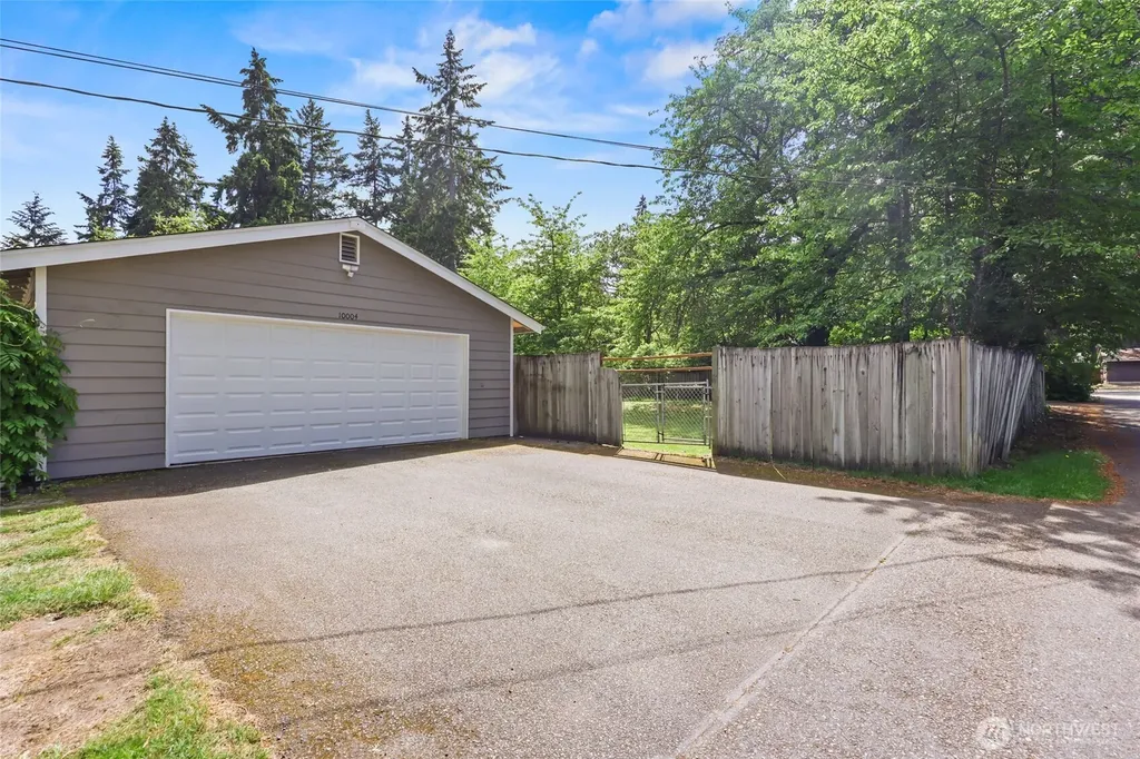 10004 Lake Steilacoom Drive SW Lakewood WA 98498