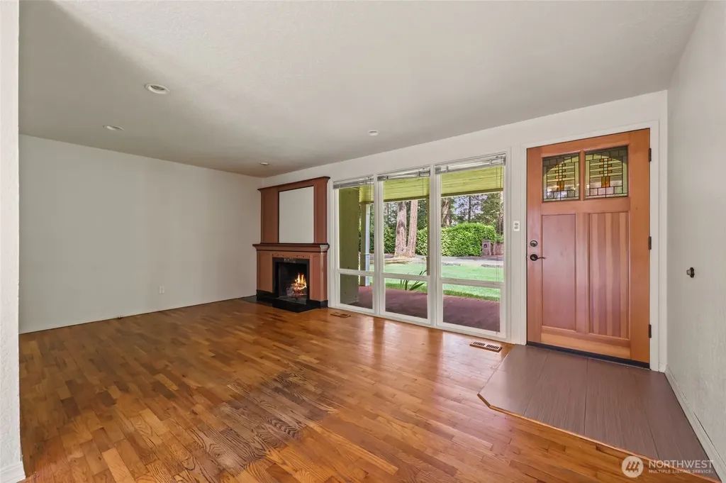 10004 Lake Steilacoom Drive SW Lakewood WA 98498