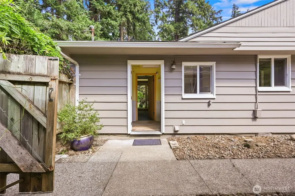 10004 Lake Steilacoom Drive SW Lakewood WA 98498
