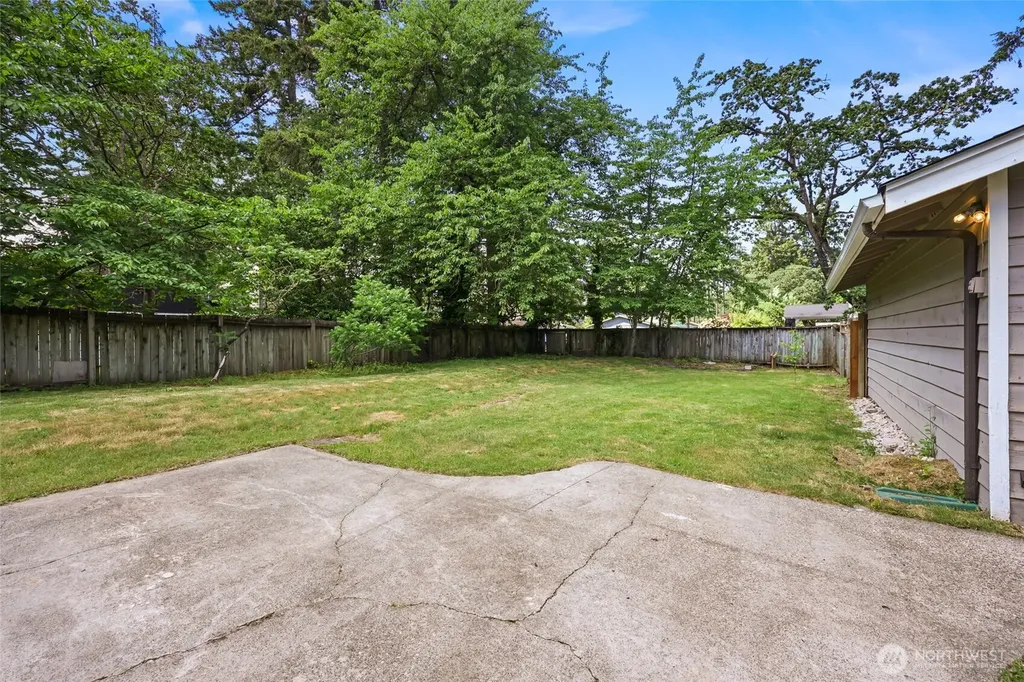 10004 Lake Steilacoom Drive SW Lakewood WA 98498
