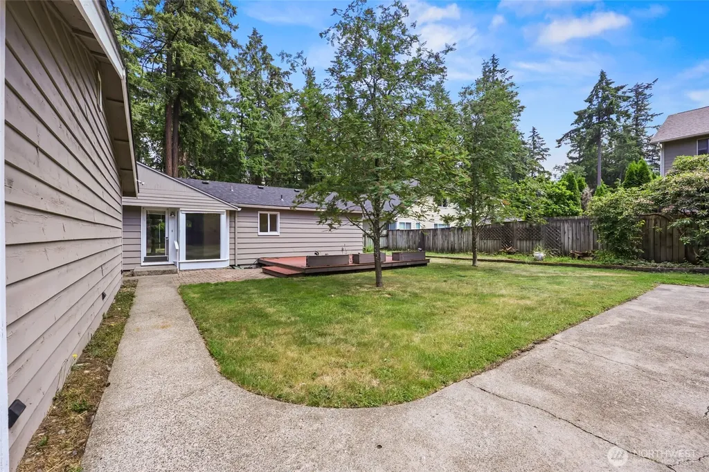 10004 Lake Steilacoom Drive SW Lakewood WA 98498