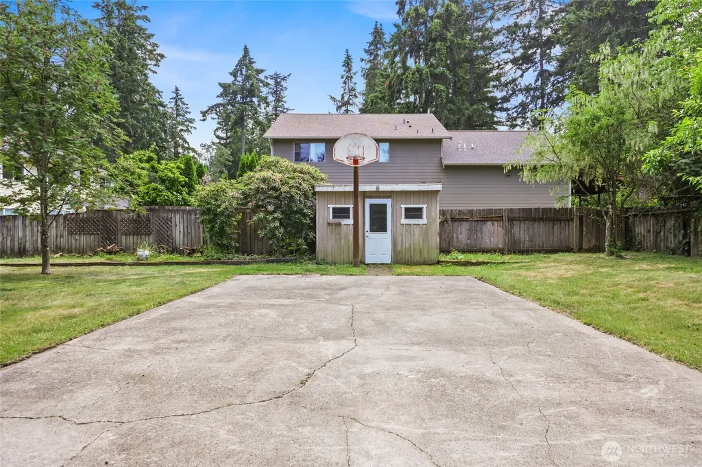 10004 Lake Steilacoom Drive SW Lakewood WA 98498