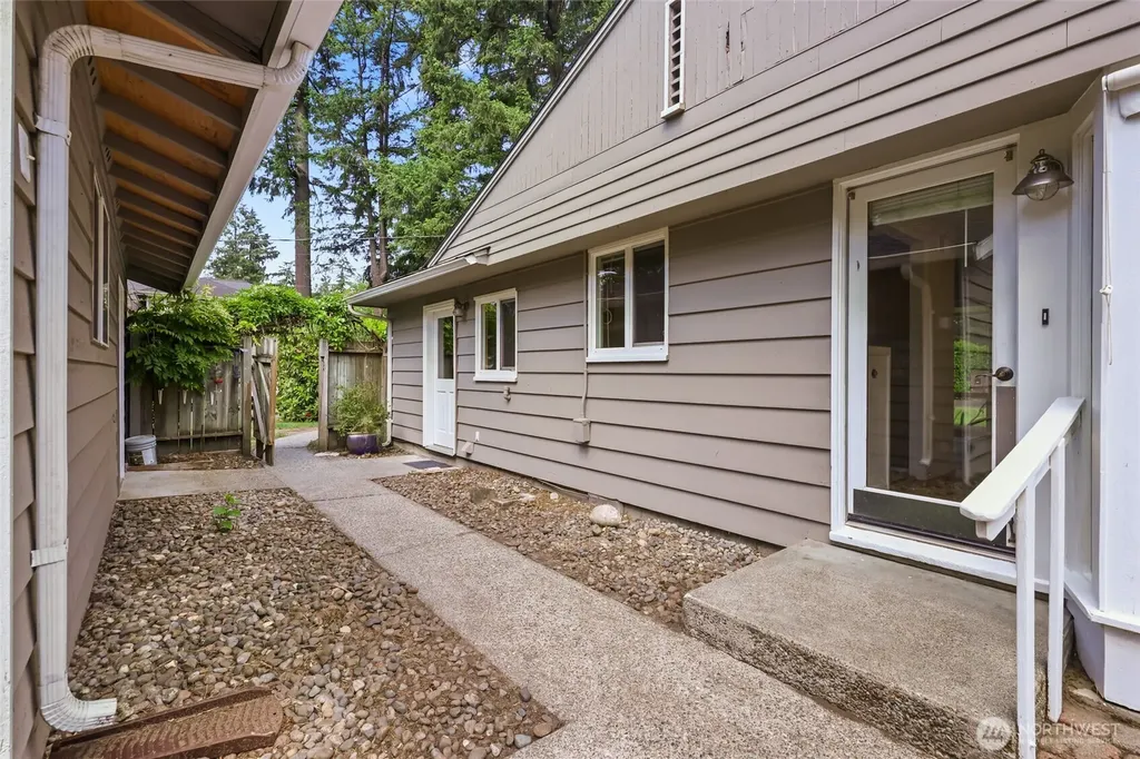 10004 Lake Steilacoom Drive SW Lakewood WA 98498