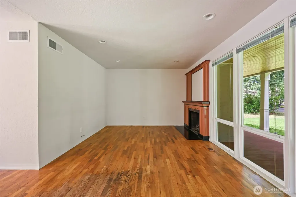 10004 Lake Steilacoom Drive SW Lakewood WA 98498