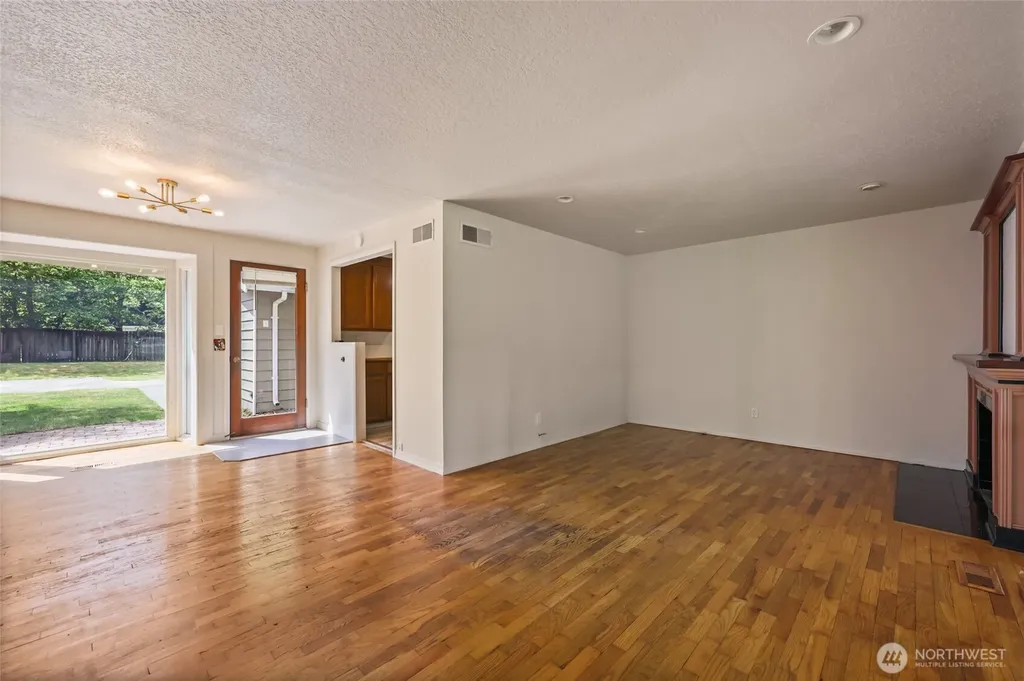 10004 Lake Steilacoom Drive SW Lakewood WA 98498